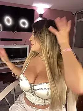 MiaWhitePink_ from StripChat is Freechat