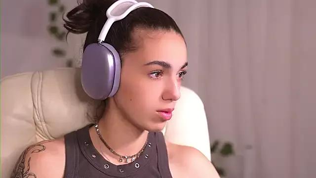Mystica_ webcams show profile image 