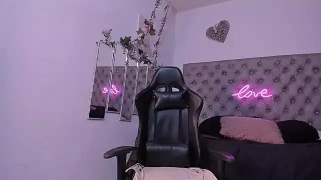 Girls: Stay up-to-date with the new immersive cumshows range and check-out the cutest escorts exhibit their wet clitoris and sweet physiques as they strip off and climax.