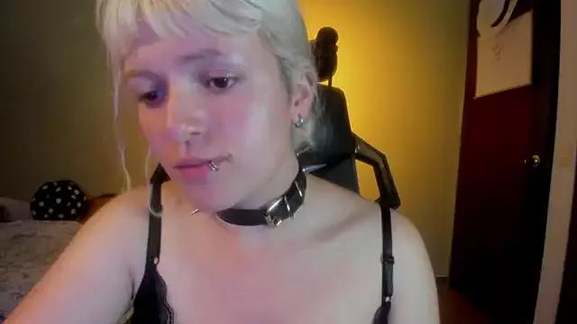 NEXT_DOOR_GIRL_ from StripChat is Freechat