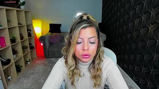 nicolee___19 from StripChat is Freechat
