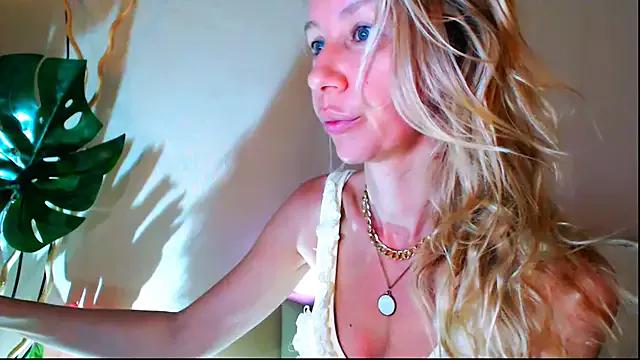 Girls: Stay up-to-date with the new immersive cumshows range and check-out the cutest escorts exhibit their wet clitoris and sweet physiques as they strip off and climax.