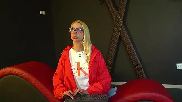 OliviaSmith from StripChat is Freechat