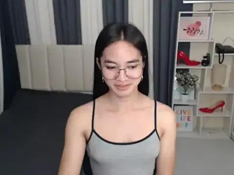 PetiteAsianMarianne from StripChat is Freechat