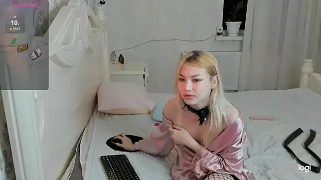 rosy_kriss from StripChat is Freechat