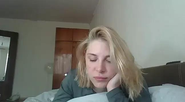 Sandra_ra from StripChat is Freechat
