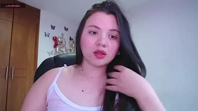 Sarahros1 from StripChat is Freechat