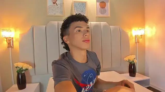 SEANTROYY from StripChat is Freechat