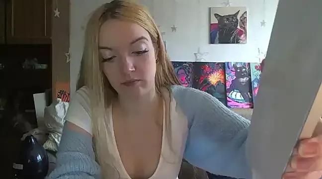 SecretSophia from StripChat is Freechat