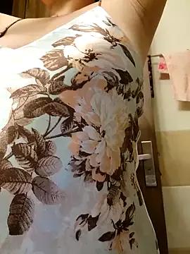 Girls: Stay up-to-date with the new immersive cumshows range and check-out the cutest escorts exhibit their wet clitoris and sweet physiques as they strip off and climax.