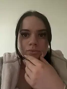 Shellybttn from StripChat is Freechat