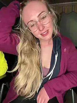 SherryOutdoor1 from StripChat is Freechat