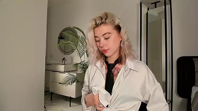 Girls: Stay up-to-date with the new immersive cumshows range and check-out the cutest escorts exhibit their wet clitoris and sweet physiques as they strip off and climax.