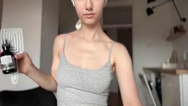 solar_bella from StripChat is Freechat