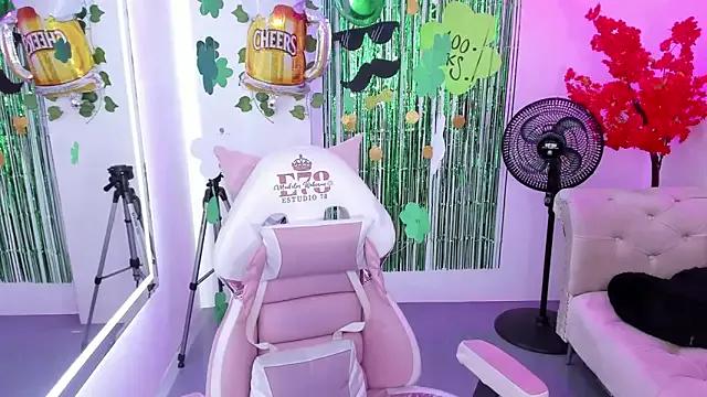 Girls: Stay up-to-date with the new immersive cumshows range and check-out the cutest escorts exhibit their wet clitoris and sweet physiques as they strip off and climax.