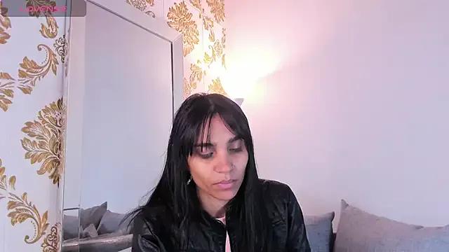 sophie_pariss from StripChat is Freechat