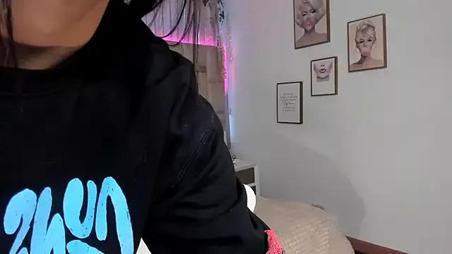 Stefanie_Fiore from StripChat is Freechat