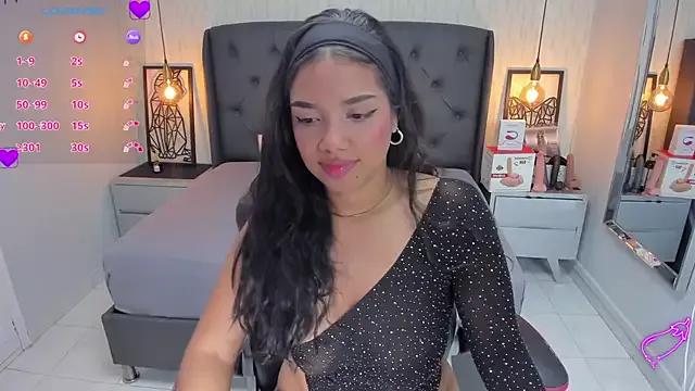 SUZETMONACO from StripChat is Freechat
