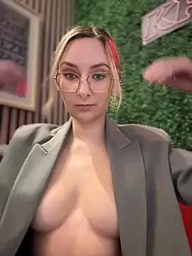 Get enchanted by the vitality and moves of our squirting, brunette and solo webcams. With their steamy costumes and masturbating shows, our gay-couples and nonude cam models are a sight to behold.