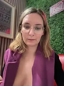 Get enchanted by the vitality and moves of our squirting, brunette and solo webcams. With their steamy costumes and masturbating shows, our gay-couples and nonude cam models are a sight to behold.