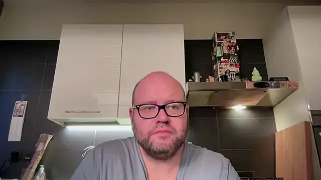 theitalianbear from StripChat is Freechat