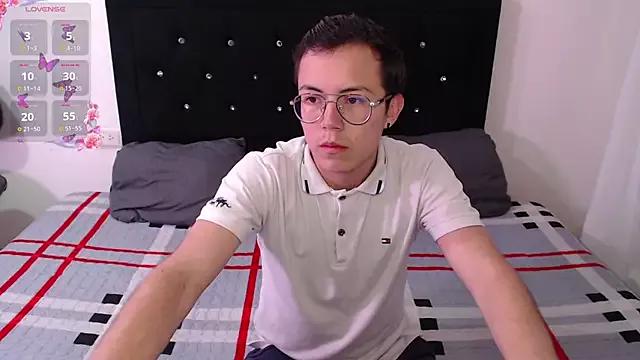 Tina_4_Charlie from StripChat is Freechat