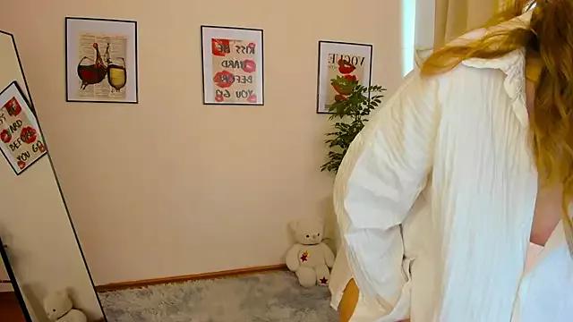 Tracy_aww from StripChat is Freechat