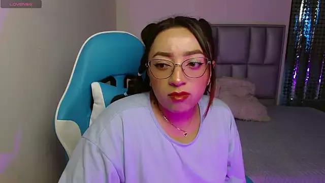 Viiolet_Rosse from StripChat is Freechat