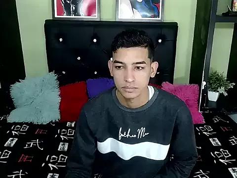 x_oliver_x from StripChat is Freechat
