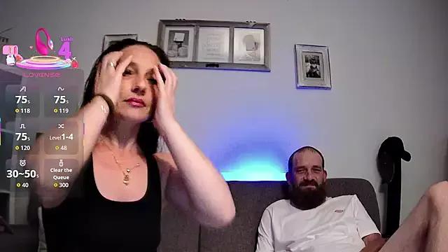 XBellaXundXUweX from StripChat is Freechat