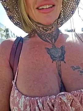 YourMommyBlair from StripChat is Freechat