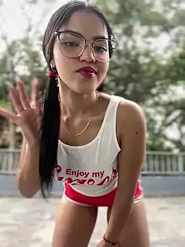 YourPreciousXXX from StripChat is Freechat