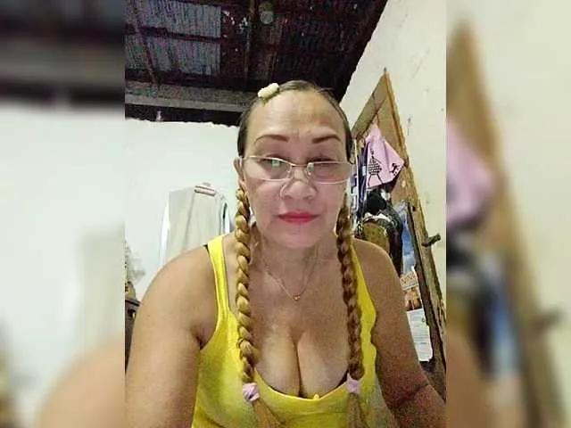 cherrywhite03 on BongaCams