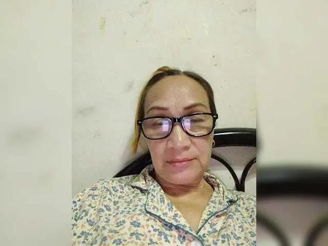 cherrywhite03 on BongaCams