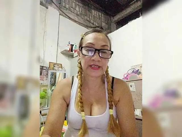 cherrywhite03 on BongaCams