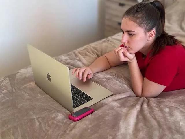 Offline claireheart on BongaCams