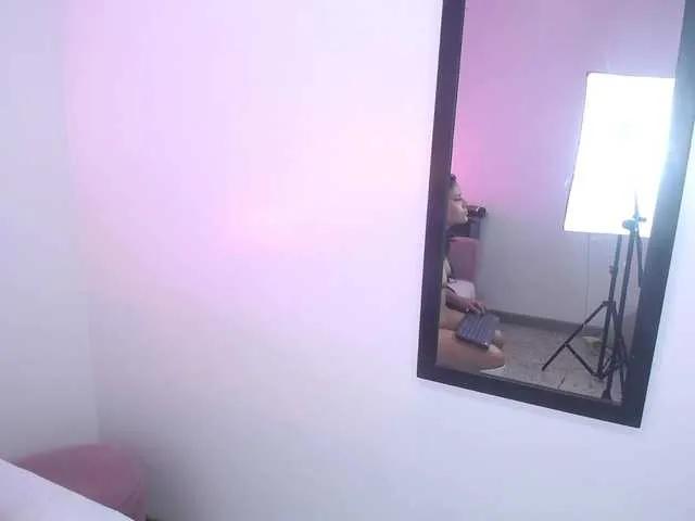 DollyWood- on BongaCams