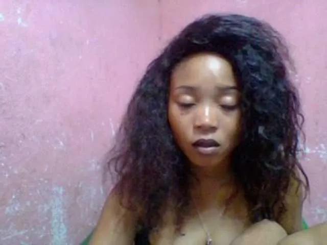 Estelahh on BongaCams 