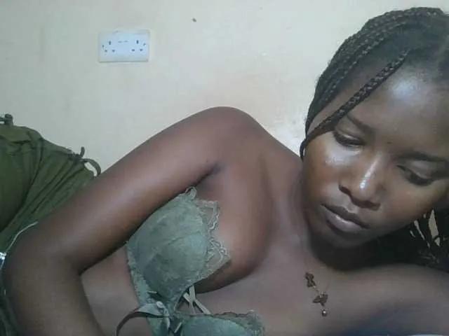 Hornyqueen4 on BongaCams