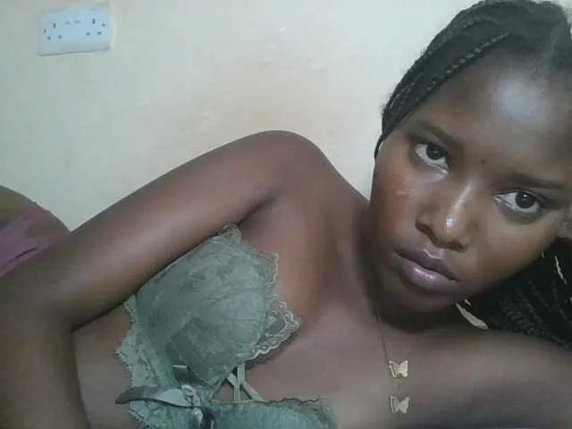 Hornyqueen4 on BongaCams