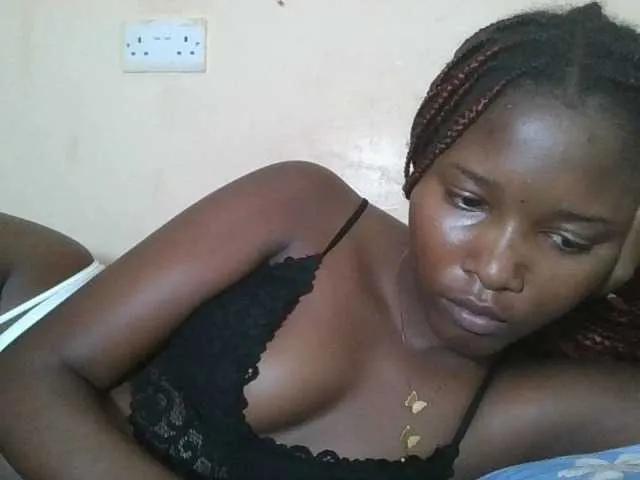 Hornyqueen4 on BongaCams