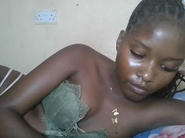 Hornyqueen4 on BongaCams