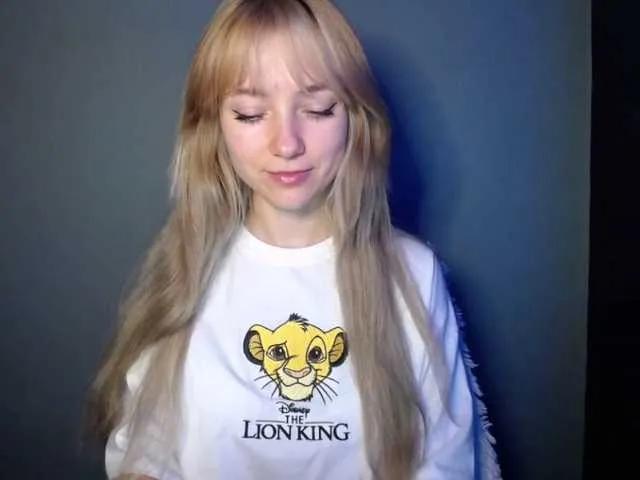 LuciaLovely's avatar