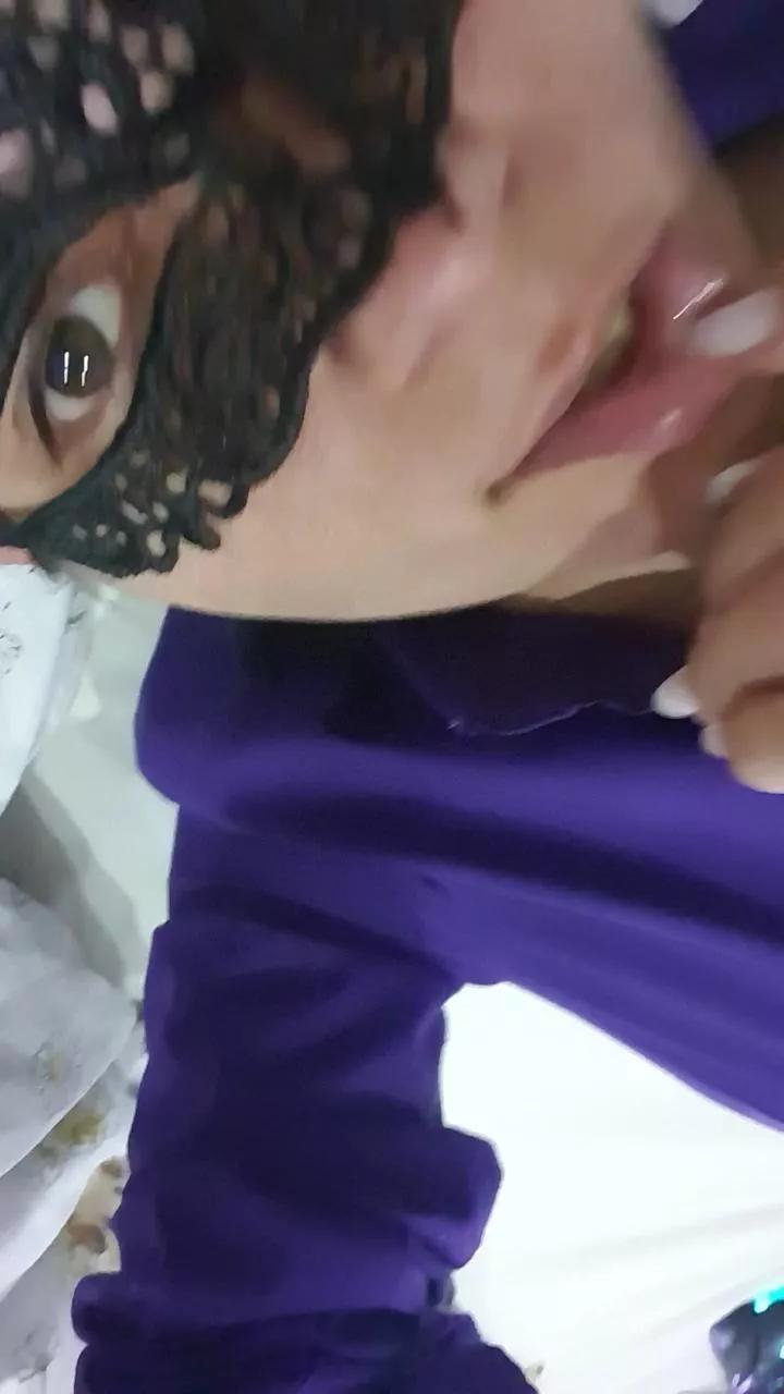 Offline cuteandwet on Cam4