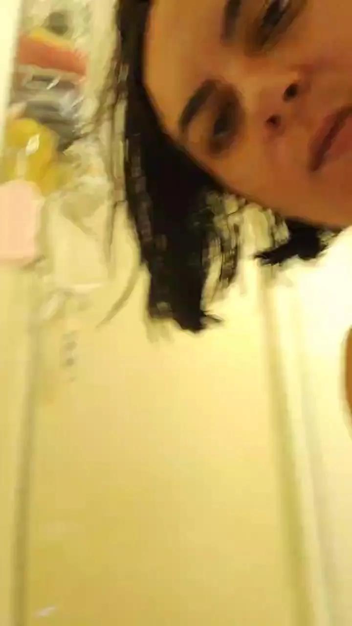 Offline cuteandwet on Cam4