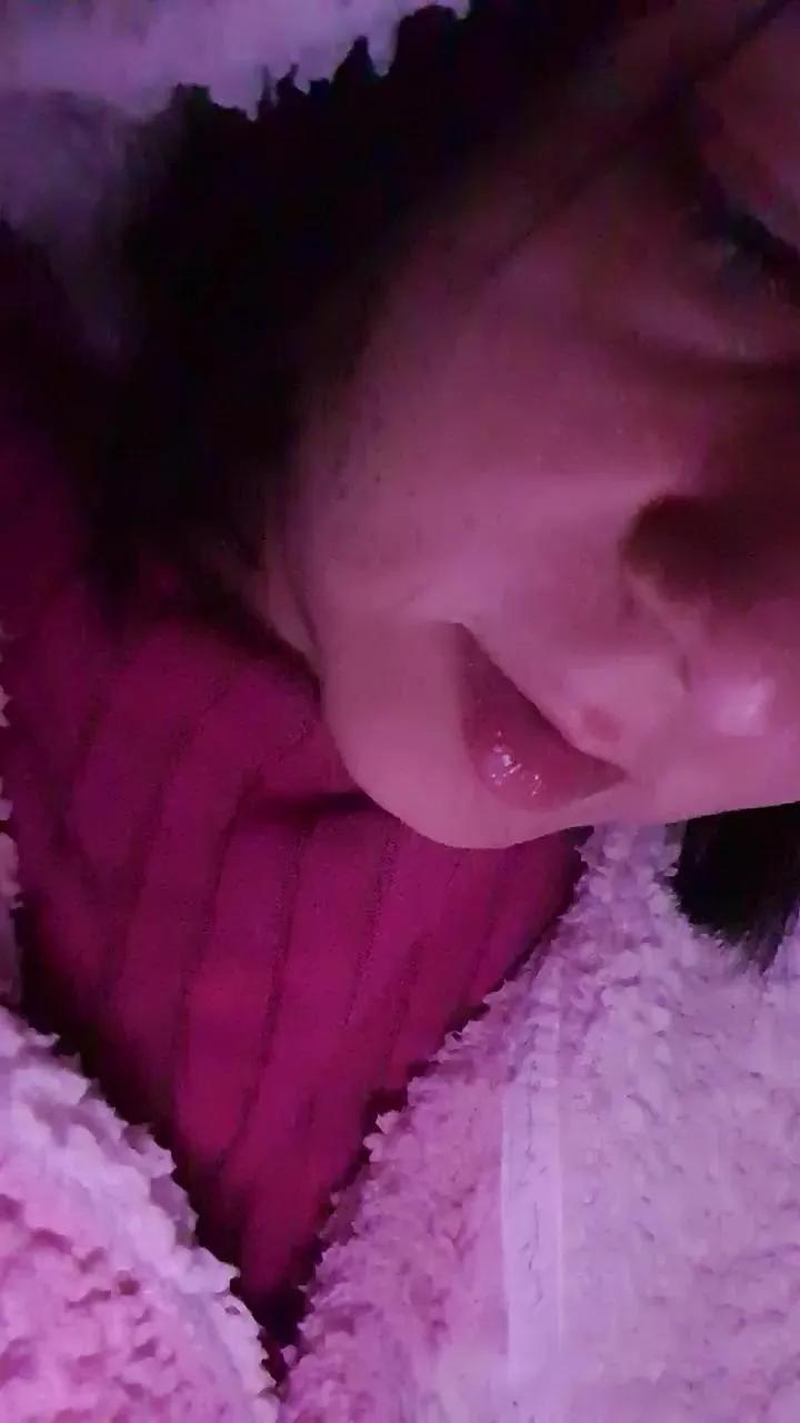 Offline cuteandwet on Cam4