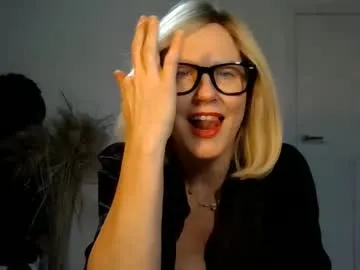 Offline adelemilf40 on Chaturbate