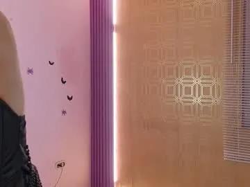 Freechat bella19__ on Chaturbate