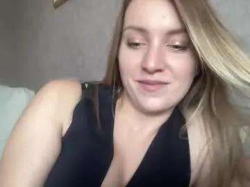 cosmo_blondiee on Chaturbate