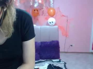Freechat cristal_hills_19 on Chaturbate